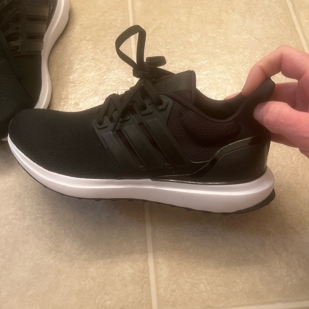 Women’s Adidas shoes - Picture 2 of 6